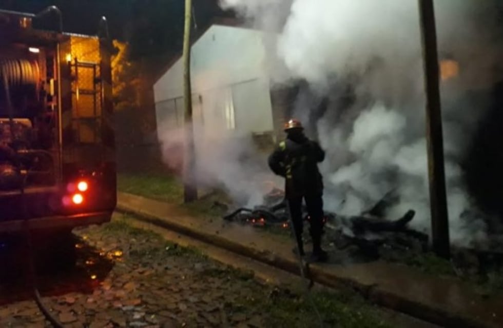 Se incendió una vivienda en Campo Ramón e investigan si fue intencional