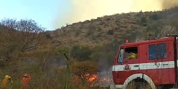 El fuego no da tregua: bomberos continúan luchando en dos focos aún activos\u002E (Foto: Gobierno de Córdoba)\u002E