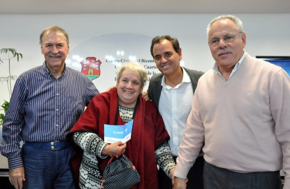 Schiaretti entregó créditos y aportes económicos en Río Cuarto