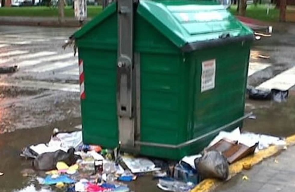 Por paro de recolectores, Paraná amaneció repleta de basura