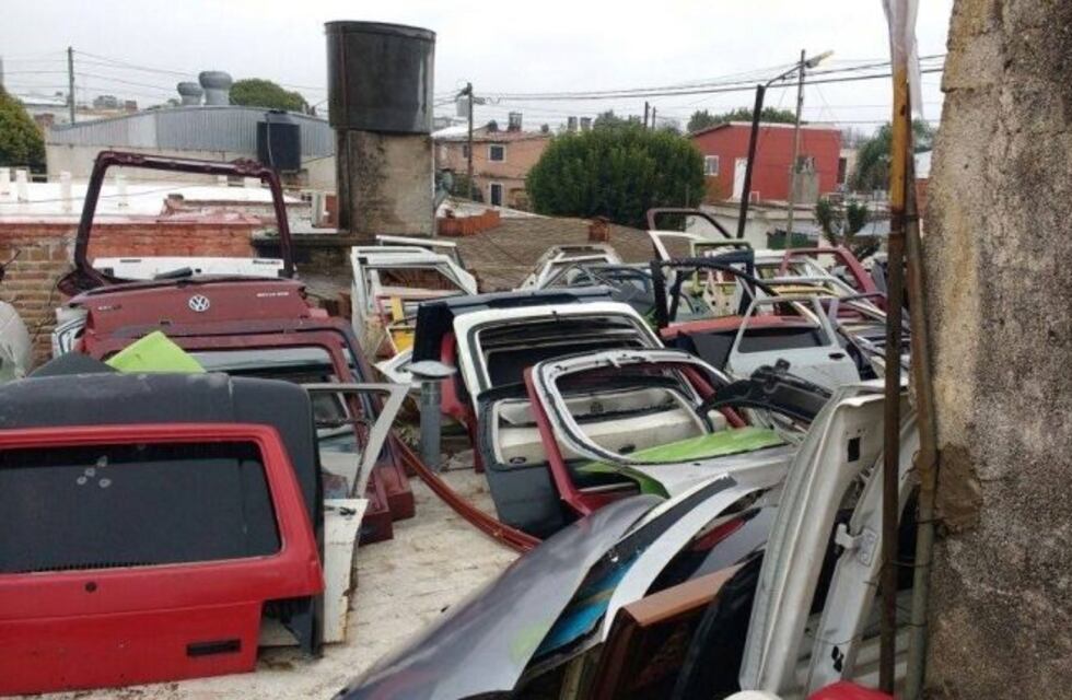 Allanan una chacarita y secuestran autopartes en barrio San Fernando
