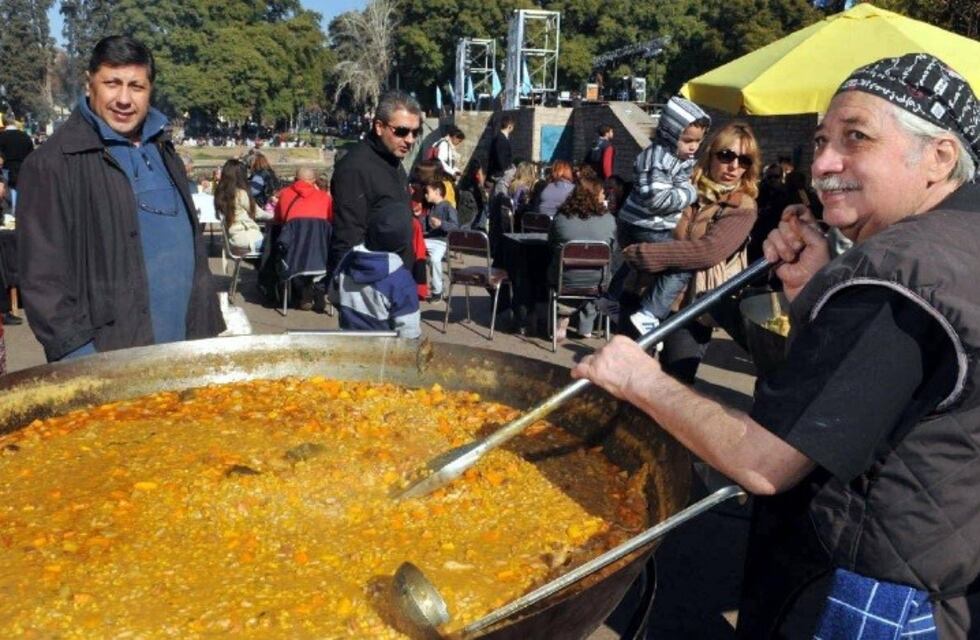 Locro, el menú obligado en todas las mesas del 25