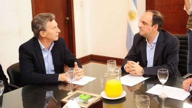 El presidente Mauricio Macri reunido con el intendente de Santa Fe y titular de la Uniu00f3n Cu00edvica Radical, Josu00e9 Corral.