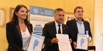 Cornejo y el secretario de Derechos Humanos y Pluralismo Cultural de la Nación, Claudio Avruj,  firmaron un convenio de cooperación mutua \u002E