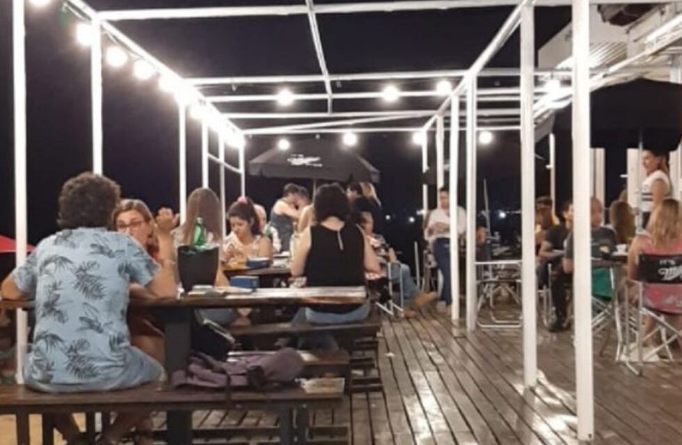 Denuncian por 14 despidos a la concesionaria de un bar de la Rambla Catalunya