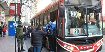 A media mau00f1ana, casi la mitad de los colectivos estaba en la calle\u002E Era el fin del paro\u002E