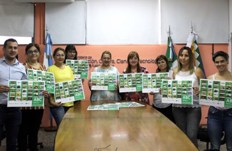 Presentaron abecedario ilustrado con flora y fauna chaqueñas