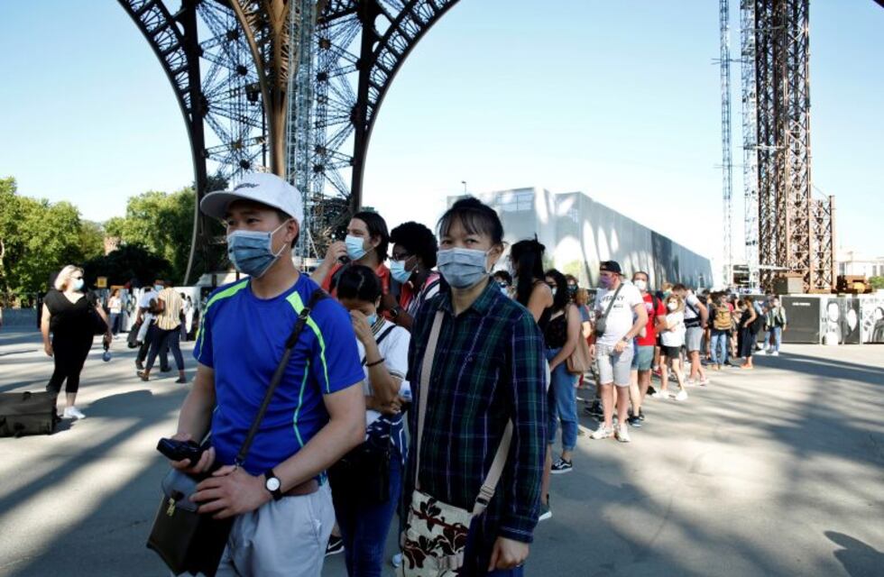 Coronavirus: tras más de tres meses sin recibir turistas, reabrió en París la Torre Eiffel