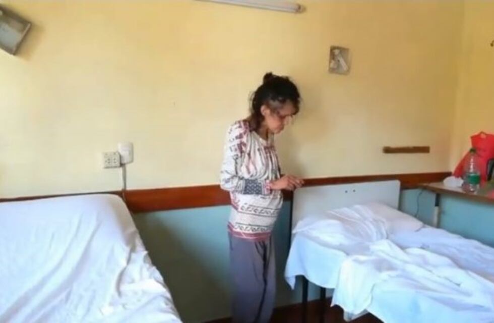 Ataban a una mujer, se quedaban con su pensión y ella comía tierra