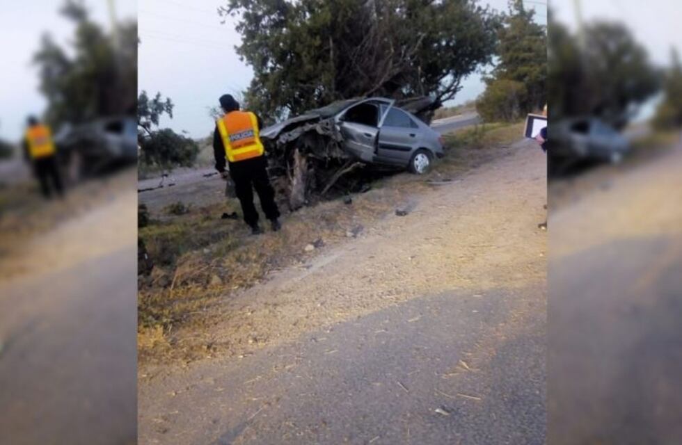 Por esquivar a un ciclista, policías perdieron el control y volcaron
