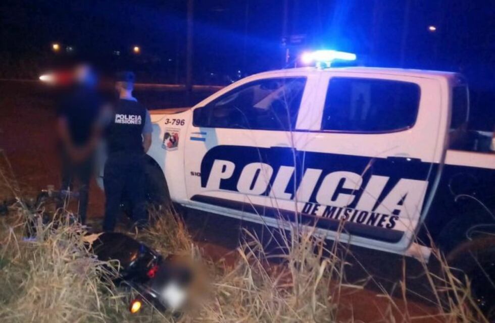 Detuvieron a un motociclista que huyó en contramano y agredió a los policías