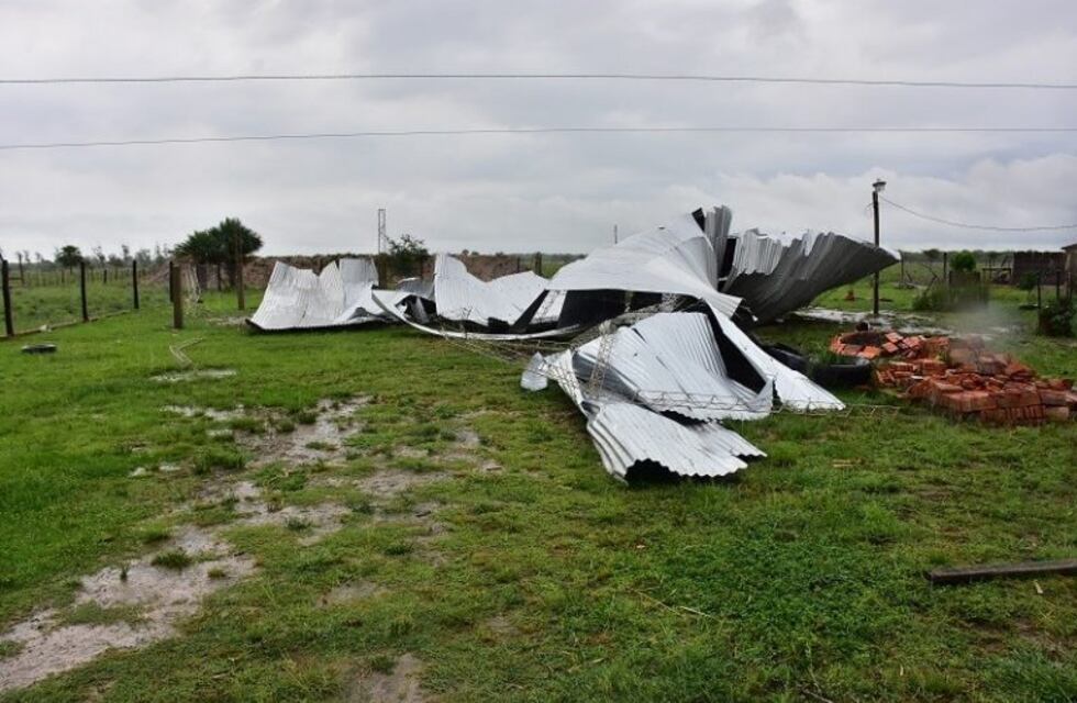 Riacho He Hé: la tormenta causó daños en el sistema eléctrico, caída de árboles y voladura de techos