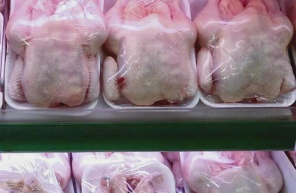 Con un pollo y 660 mil en efectivo indemnizan a clientes de un supermercado