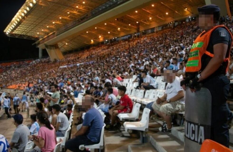 Insólito: una niña fue herida por un micrófono en el estadio Malvinas