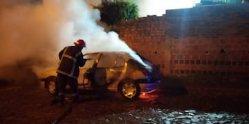 Oberá: se incendió un vehículo e investigan las causas del siniestro