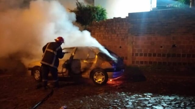 Oberá: se incendió un vehículo e investigan las causas del siniestro