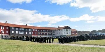 Se oficializó el traspaso de los hoteles 7 y 8 del Complejo Turísimo de Chapadmalal a Gendarmería (web)\u002E