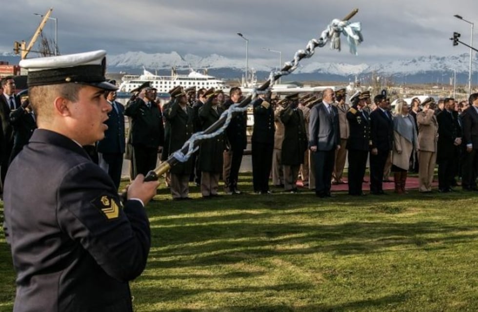 134 años de Ushuaia: La Amada Argentina, siempre presente