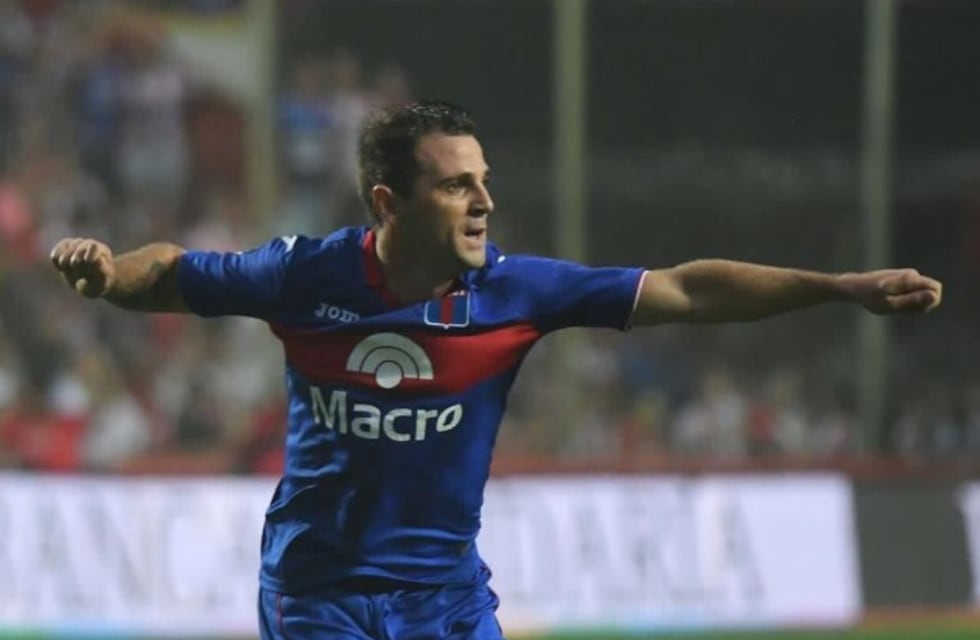 Tigre se hizo fuerte en Victoria y le ganó a Racing 2 a 0