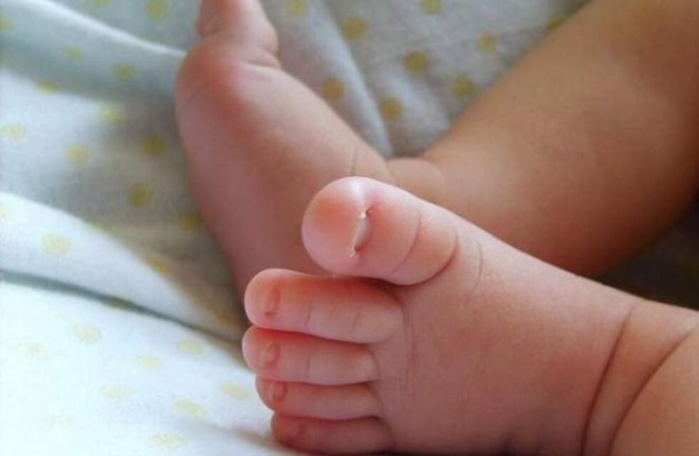 Un nene se cayó de su sillita y murió