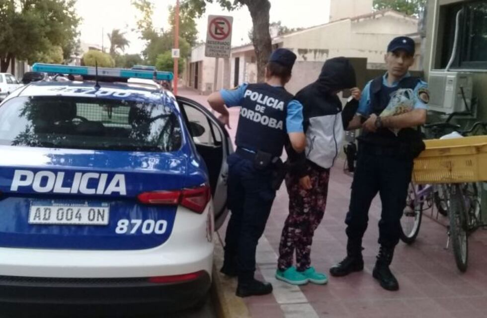 Una mujer de 26 años detenida por estafa y posesión de cocaína en Arroyito