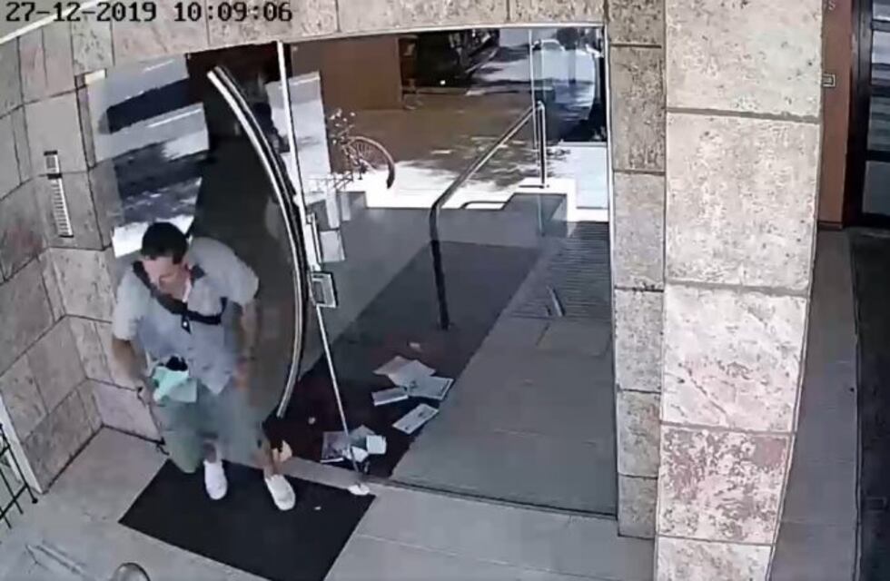 Le robó violentamente a una jubilada y quedó grabado en un video