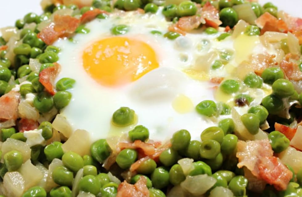Receta de huevo sobre colchón de arvejas