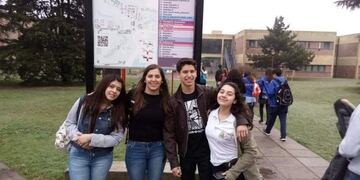 El equipo que obtuvo la medalla de oro, estuvo integrado por Josué Laszeski, de 5to año, María Teresa Laszeski, de 4to año y Abril Bertuzzi, de 5to junto con la docente Soledad Pérez Gallo\u002E