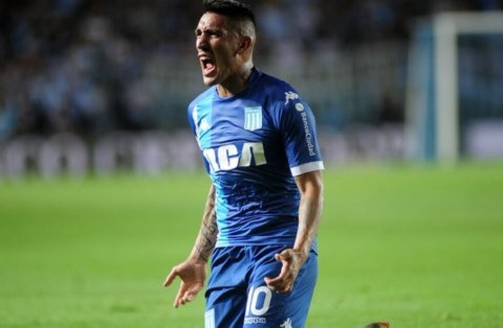 Racing chocó con Banfield y Arboleda, y no pudo despegarse en la punta