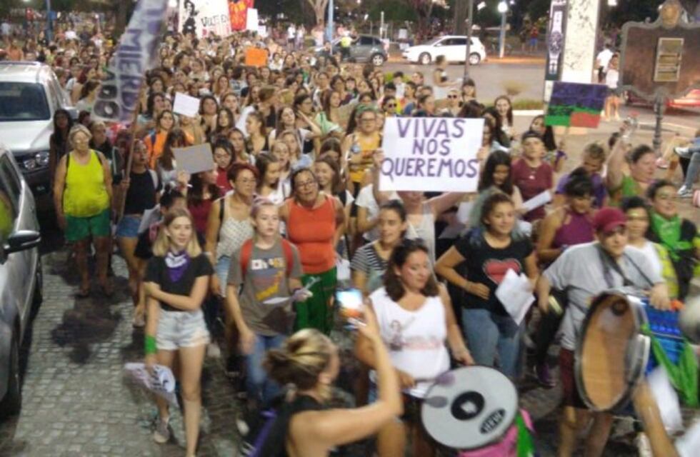 Todas las imágenes de las dos movilizaciones por el día de la mujer