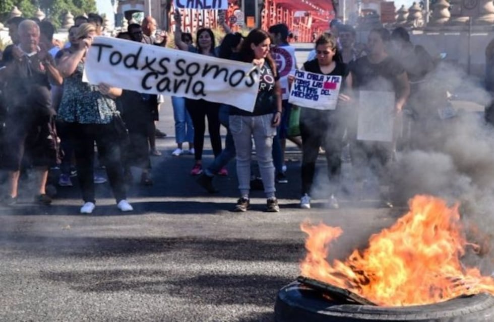 Familiares y amigos de Carla Soggiu cortaron el Puente Alsina para pedir justicia