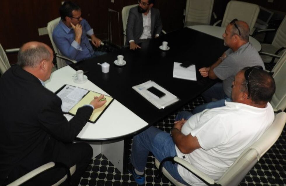 Uset se reunió con el Sindicato de Obreros Marítimos Unidos y CGT