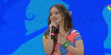 Angela Torres cantando en vivo