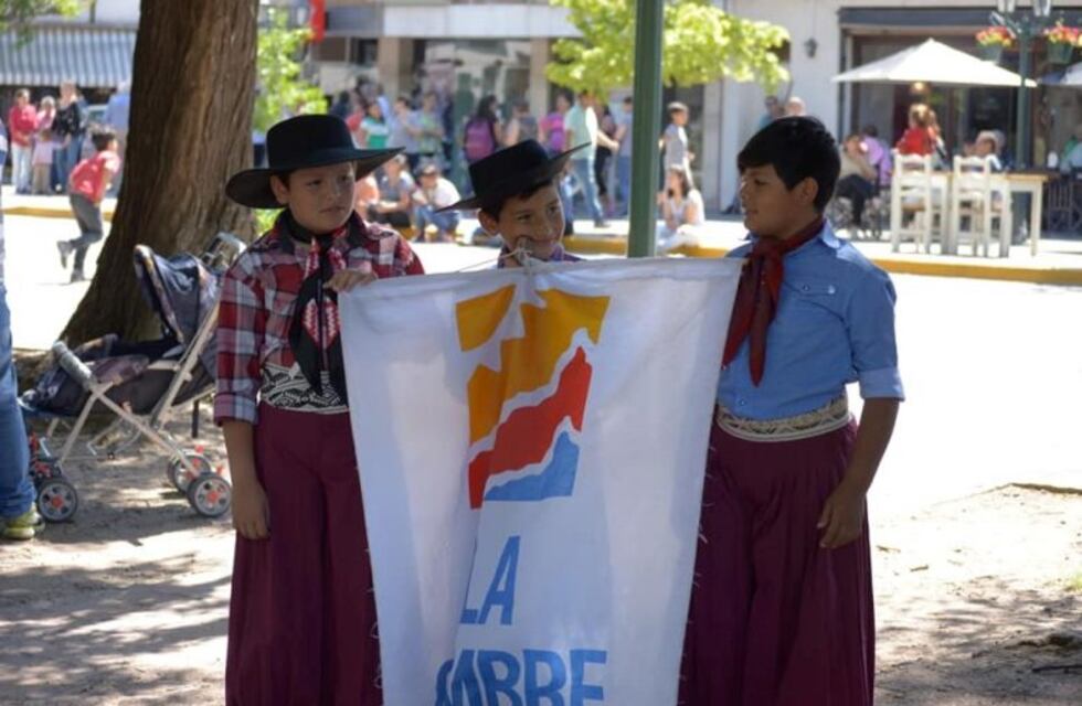 El folklore infantil se hace sentir en La Cumbre: imágenes de una hermosa tradición