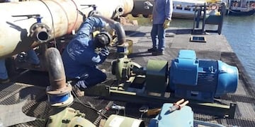 En el río Iguazú debieron colocar las bombas en pontones o balsas para impulsar agua hacia la red de la ciudad\u002E (IMAS de Misiones)