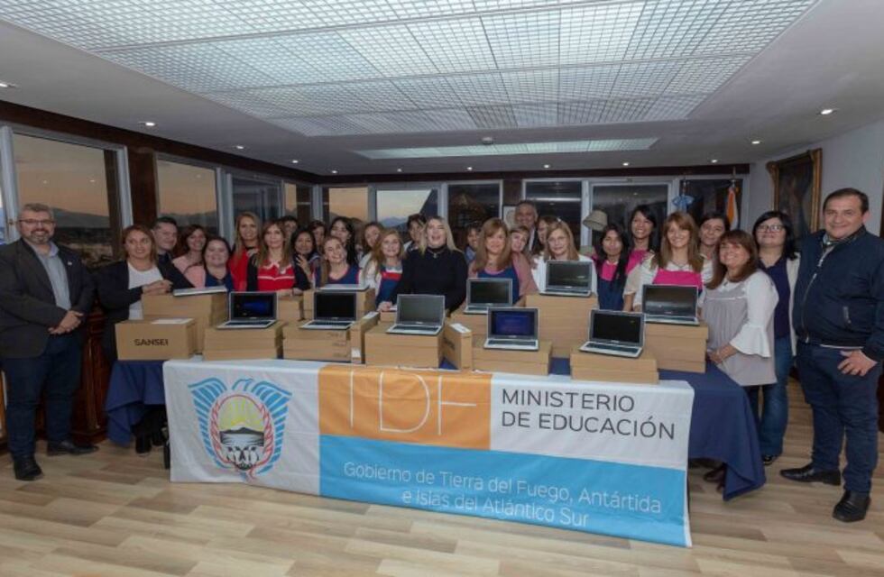 Entrega de Netbooks a jardines de infantes en Ushuaia