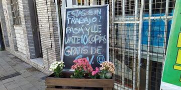 Un kiosco rosarino hace fotocopias gratuitas de CV a quien busque trabajo (Con la Gente Noticias)