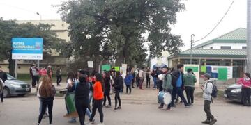 Colegio tomado en Villa el Libertador\u002E