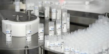 Vials of empty buffer used for Accula SARS-CoV-2 testing kits are displayed at a Mesa Biotech Inc\u002E facility in San Diego, California, U\u002ES\u002E, on Friday, March 27, 2020\u002E Mesa Biotech's Accula SARS-CoV-2 Test, which gives diagnostic results in 30 minutes, has received emergency approval from the U\u002ES\u002E Food and Drug Administration (FDA) as a result of the novel coronavirus outbreak\u002E Photographer: Bing Guan/Bloomberg
