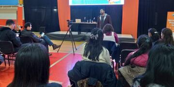 Charla para docentes de Río Grande a cargo del Lic\u002E Julio Manuel Pereyra Sánchez