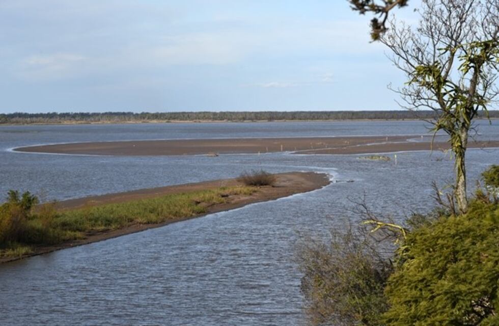 Pronunciada bajante del Paraná complica la navegación en la zona