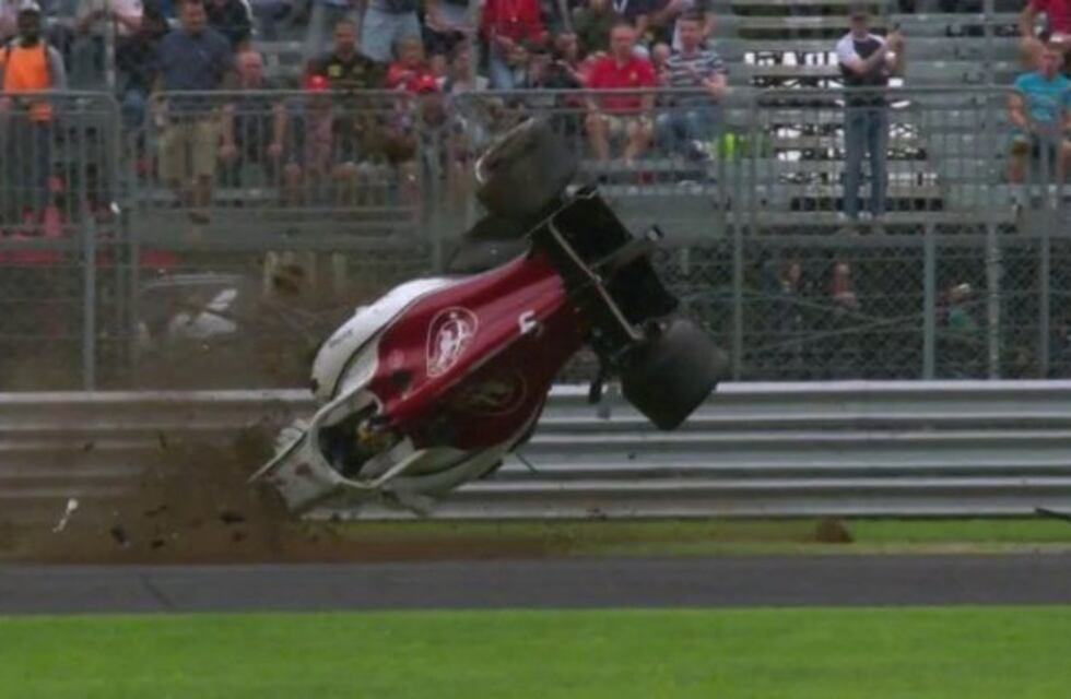 Espectacular accidente durante los entrenamientos de la Fórmula 1 en el circuito de Monza