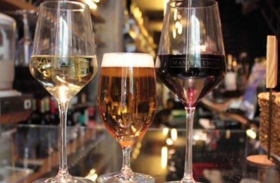 El vino cae y la cerveza levanta en consumo