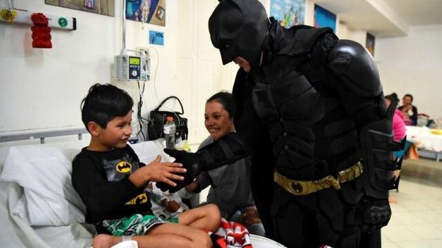Batman Solidario de La Plata ayuda al Hospital Alejandro Korn.