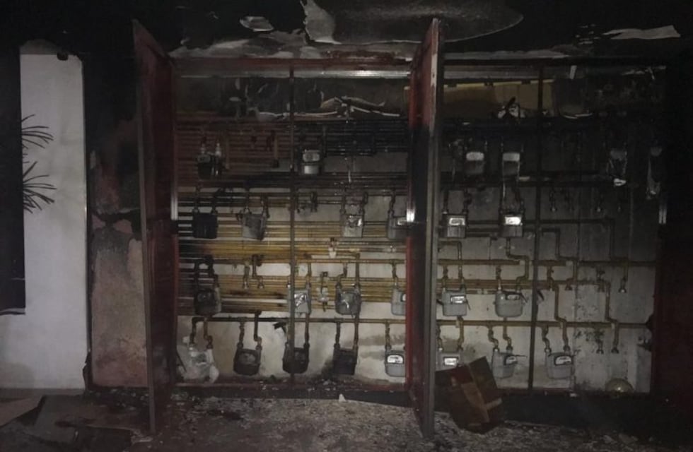 Incendiaron los medidores de gas en un edificio en La Plata