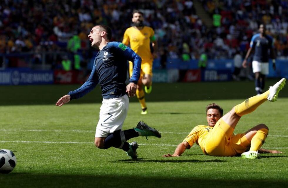 Un árbitro uruguayo utilizó el VAR por primera vez en un Mundial