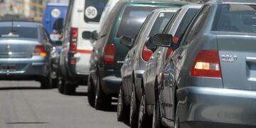 Desde este sábado ya no se puede dejar los vehículos en las calles con cordones pintados de amarillo\u002E