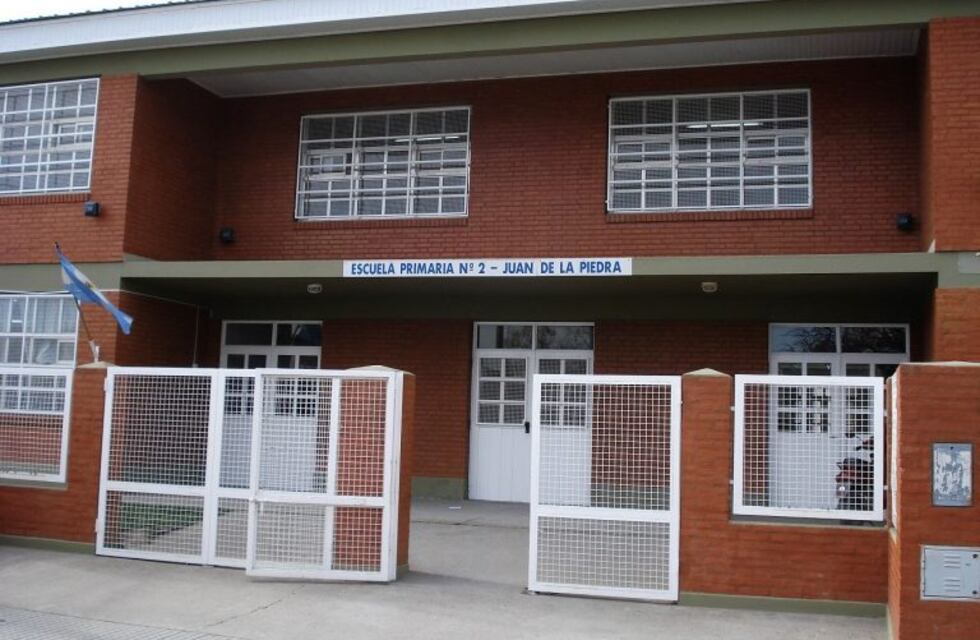 Denuncian que un desconocido ingresó en un colegio y abuso de una menor