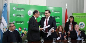 Gustavo Valdés junto a el titular del Servicio Nacional de Calidad y Sanidad Vegetal y de Semillas, Oscar Cabrera Narváez de Paraguay\u002E