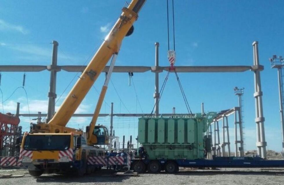 Inició el traslado del transformador de reserva de la estación Gran Neuquén